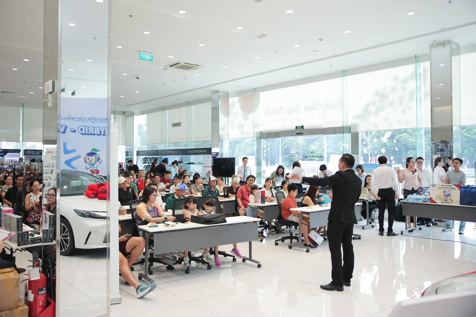 ky niem 20 nam thanh lap toyota hiroshima tan cang (1)