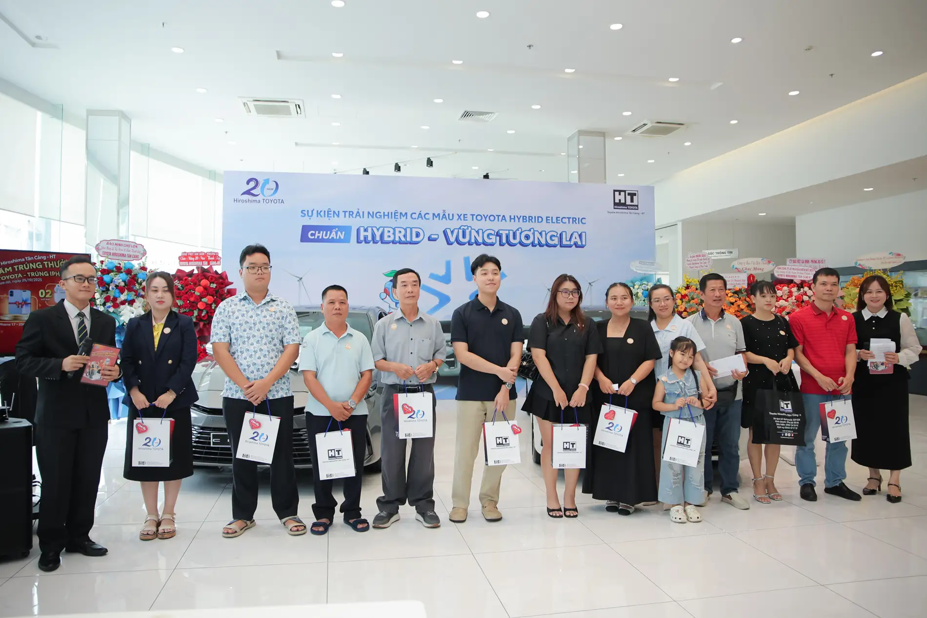 ky niem 20 nam thanh lap toyota hiroshima tan cang (10)