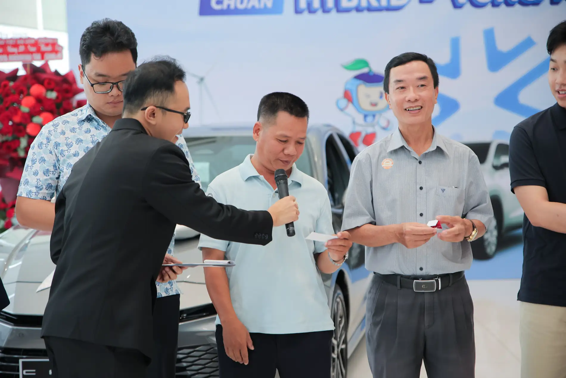 ky niem 20 nam thanh lap toyota hiroshima tan cang (11)