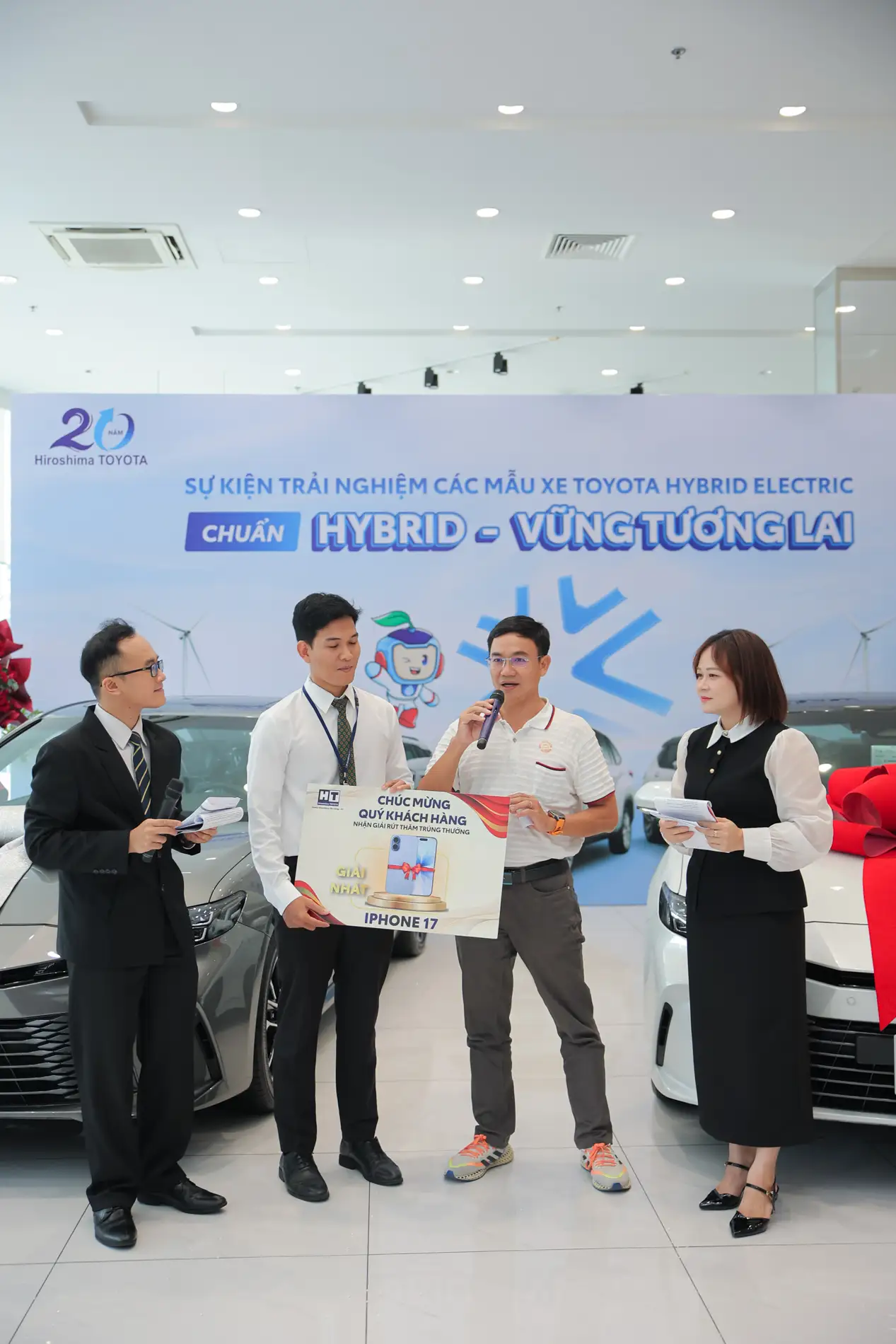 ky niem 20 nam thanh lap toyota hiroshima tan cang (19)