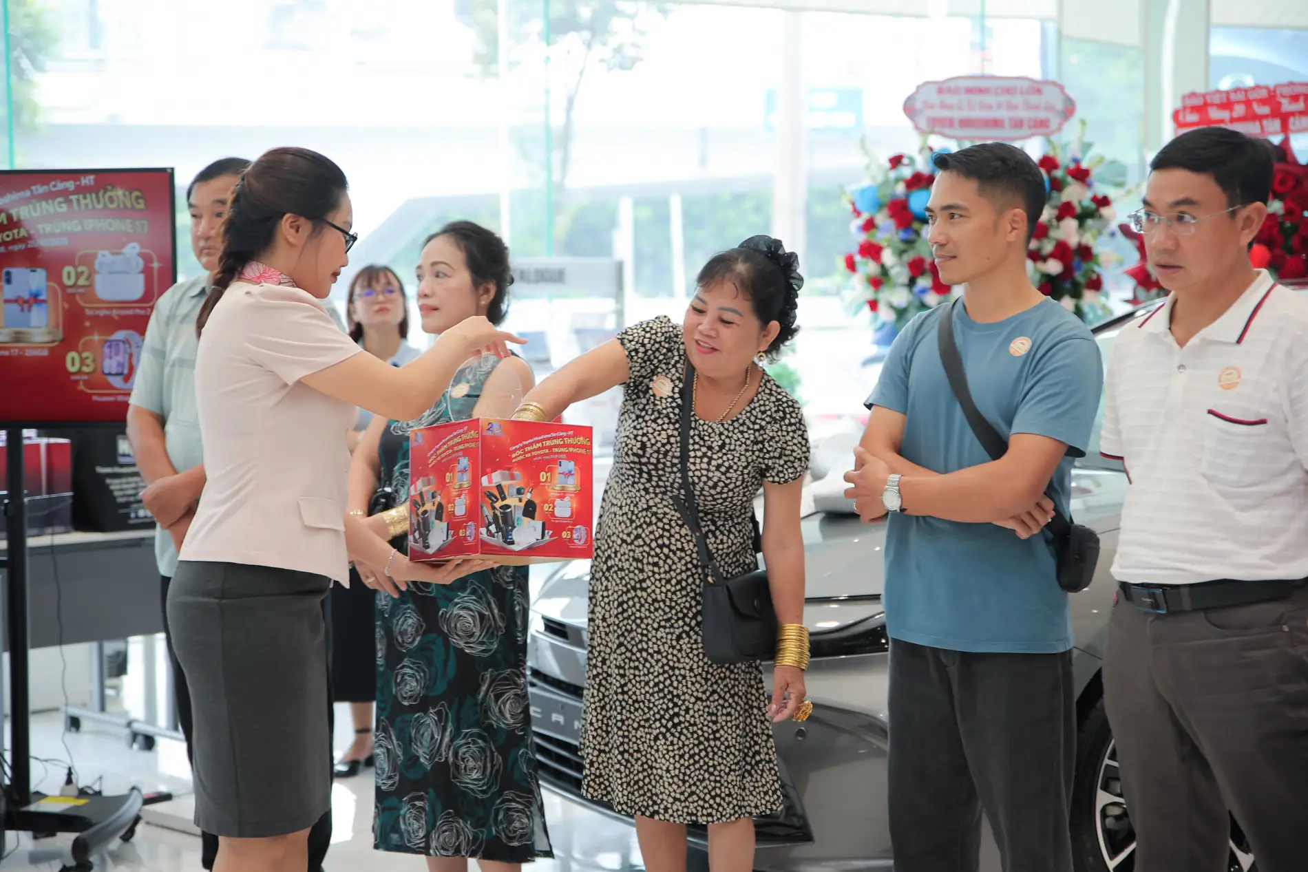 ky niem 20 nam thanh lap toyota hiroshima tan cang (21)