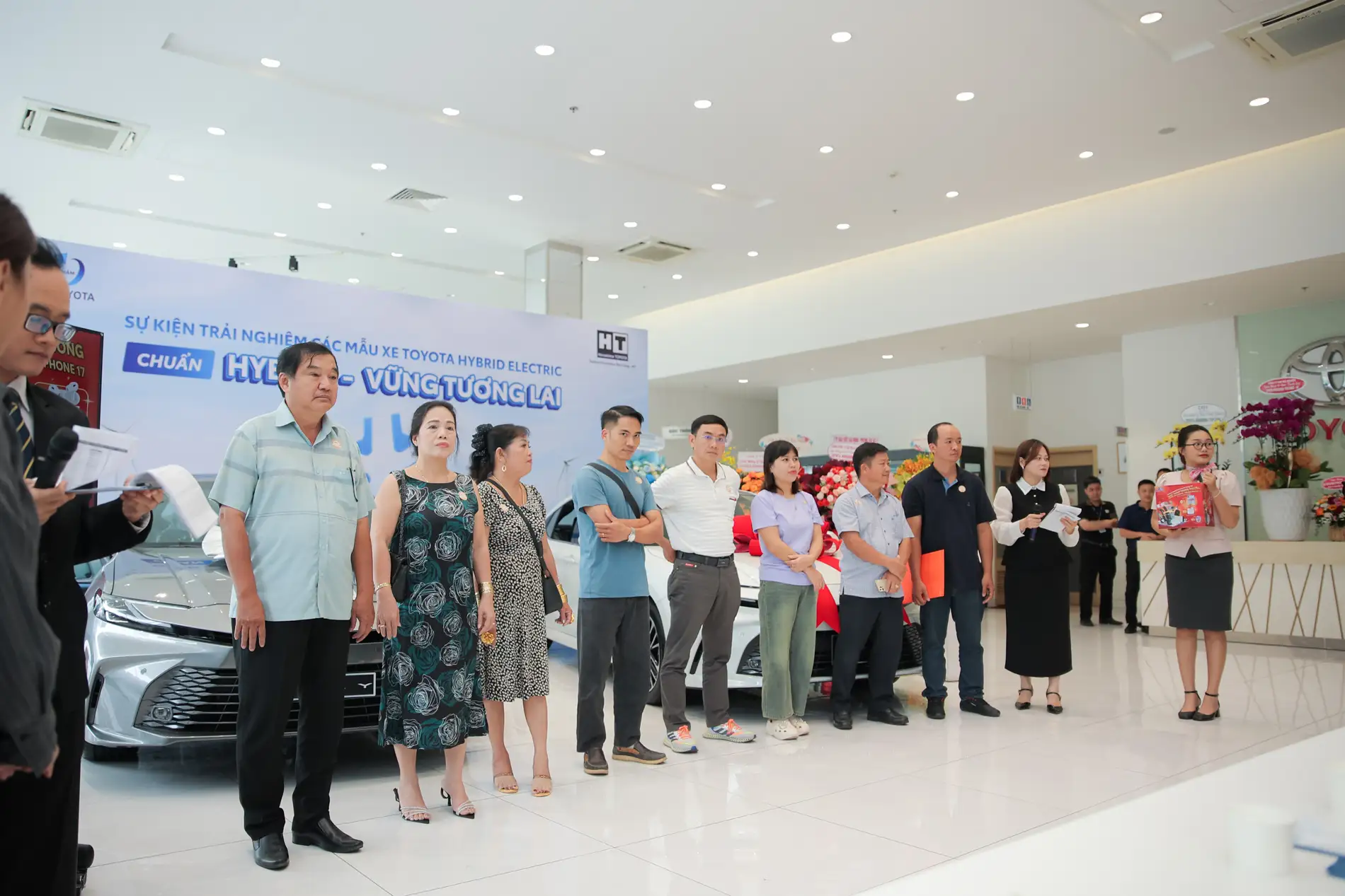 ky niem 20 nam thanh lap toyota hiroshima tan cang (24)