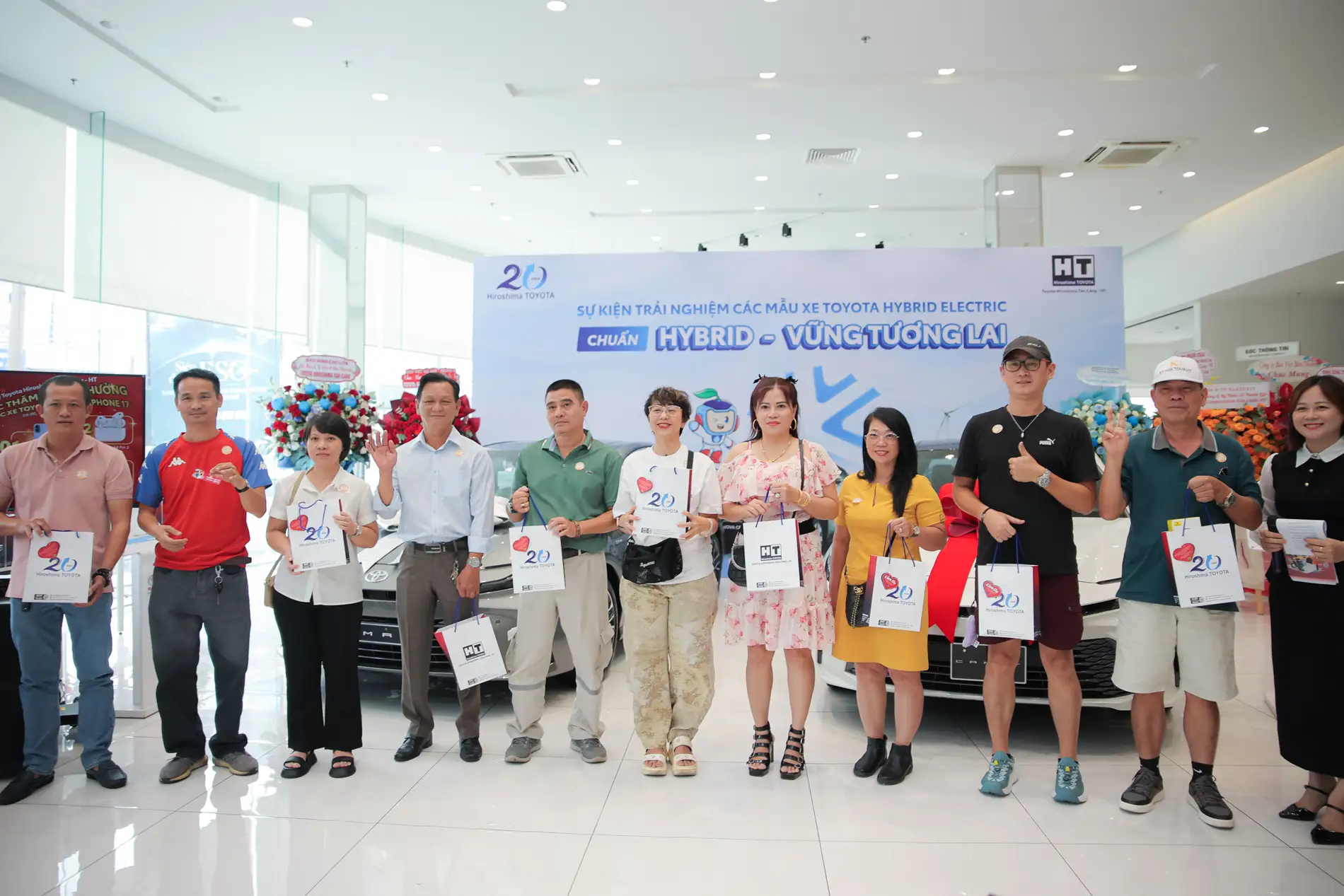 ky niem 20 nam thanh lap toyota hiroshima tan cang (25)