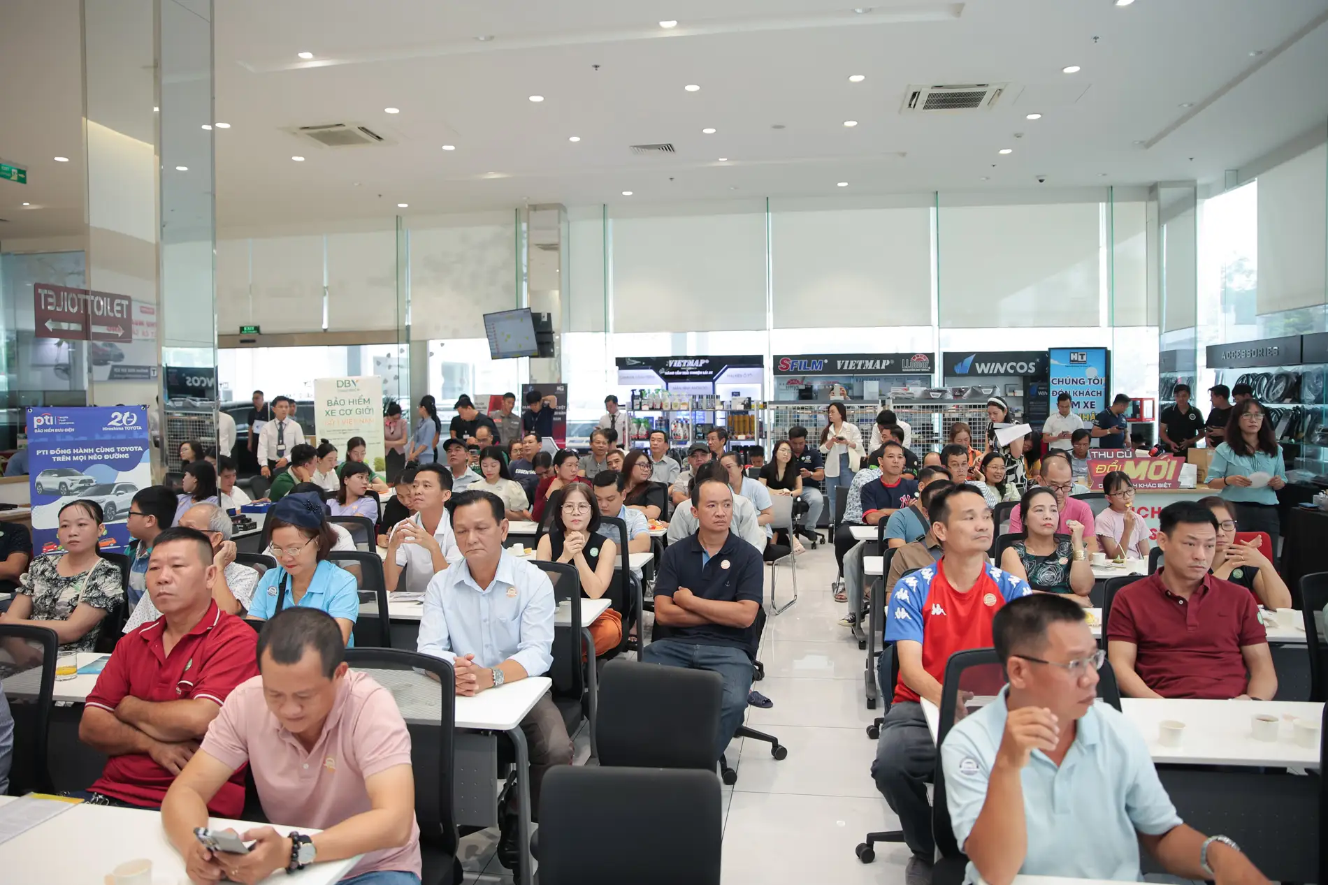 ky niem 20 nam thanh lap toyota hiroshima tan cang (33)