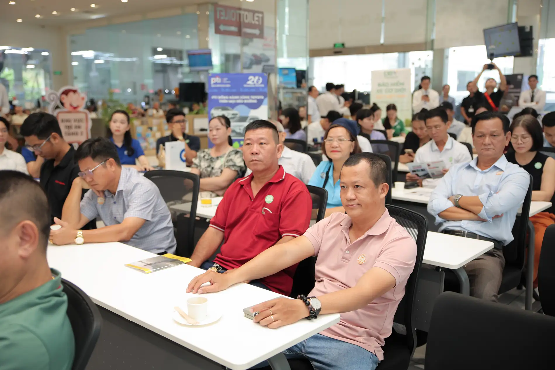 ky niem 20 nam thanh lap toyota hiroshima tan cang (35)