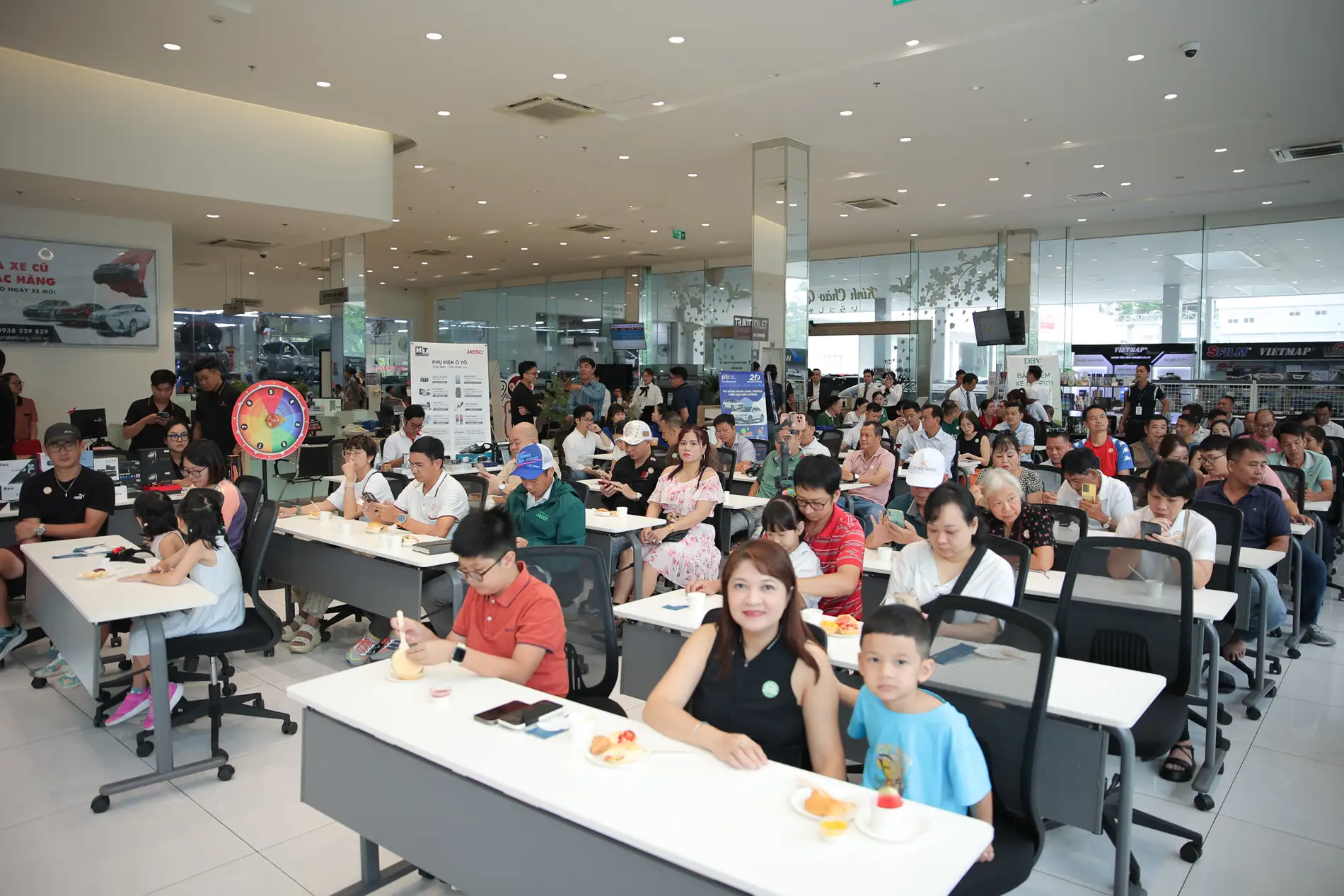 ky niem 20 nam thanh lap toyota hiroshima tan cang (40)